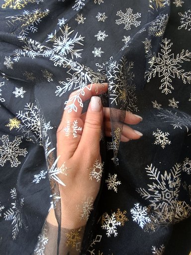 Снежинки фольга на черном еврофатине