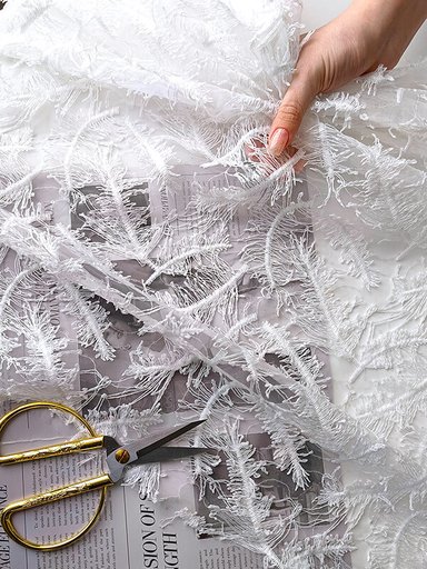 Сетка с вышивкой перья "Молочный"