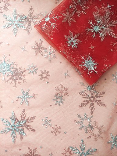 Снежинки на красном еврофатине