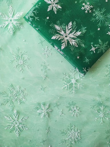 Снежинки на еврофатине изумрудного оттенка