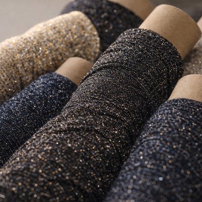 Трикотаж с люрексом: как создавать эффектные вещи с умом