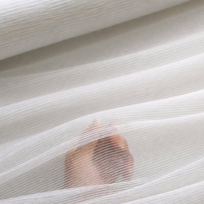 Ткань плиссе: всё, что нужно знать о материи с филигранной складкой